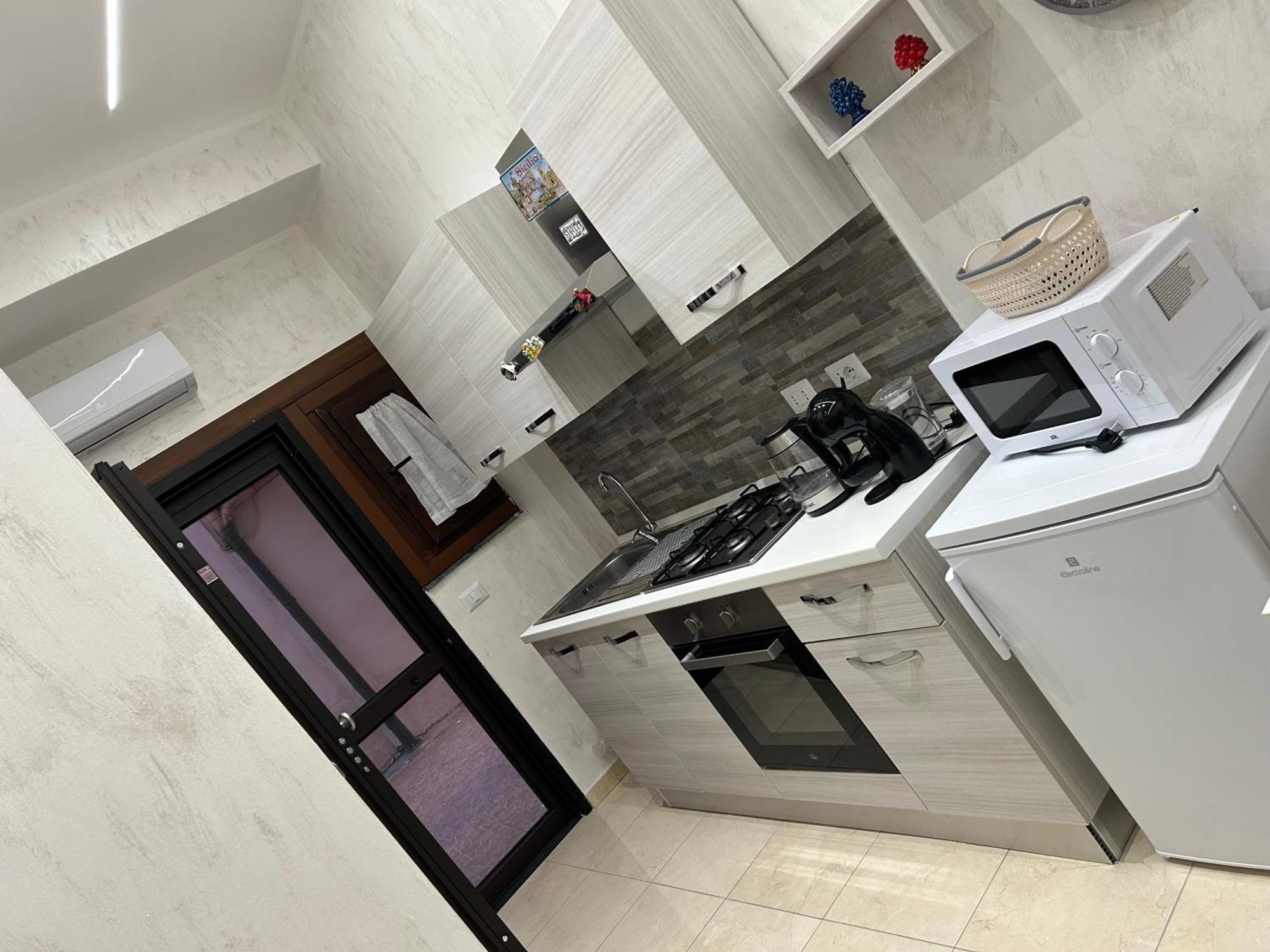 Dany House Apartment Катания Екстериор снимка