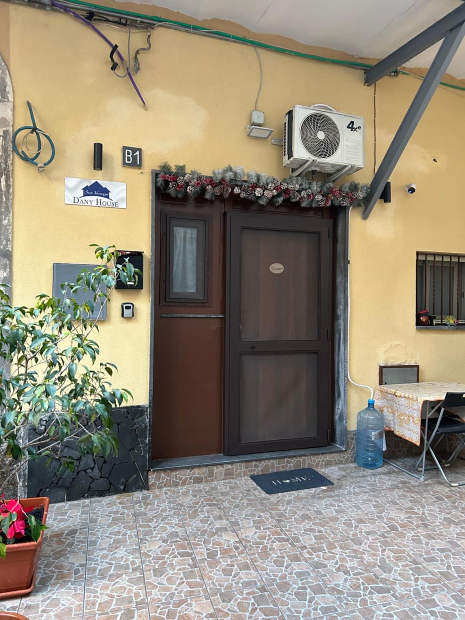 Dany House Apartment Катания Екстериор снимка